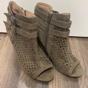 JUSTFAB Woman’s Shoes - Size 9